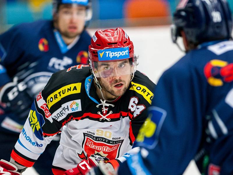 Hokejová extraliga: Mountfield HK - Bílí Tygři Liberec.