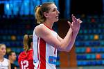 Ilona Burgrová prosí o střídání v přípravném duelu basketbalistek Česko - Chorvatsko, které se hrálo v Hradci Králové.