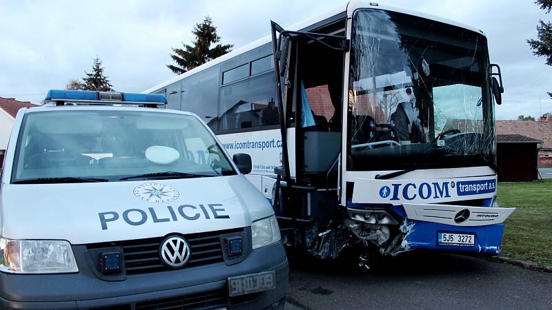 Havárie autobusu v Novém Městě nad Cidlinou.