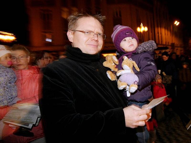 Česko zpívá koledy - Masarykovo náměstí v Hradci Králové.