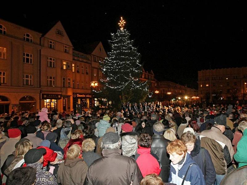 Česko zpívá koledy - Masarykovo náměstí v Hradci Králové.