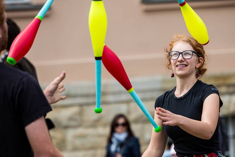 Festival Divadlo evropských regionů v Hradci Králové a Open air program v ulicích města.