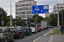 Práce v Sokolské ulici způsobují na městském okruhu velké dopravní komplikace.