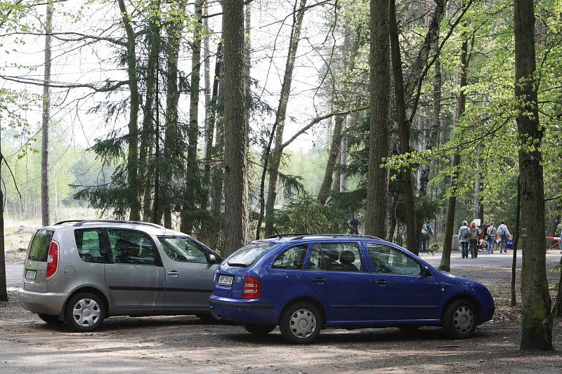 Na okraji města Hradec Králové v blízkosti lesního hřbitova vyroste nové parkoviště za 14 milionů korun. Parkoviště bude sloužit hlavně návštěvníkům městských lesů.