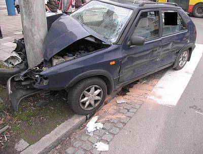 Autonehoda č.1: Jaká škoda na autě vznikla? Hlasujte v anketě.