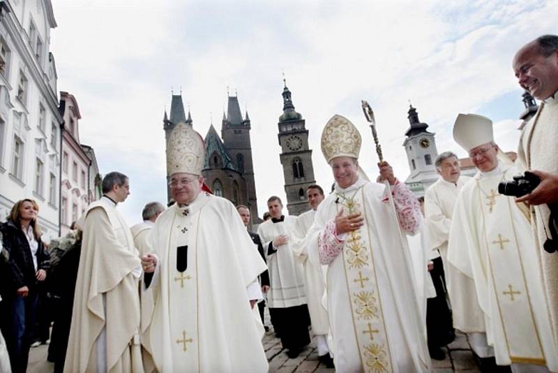 Slavnostní uvedení Mons. Jana Vokála do úřadu diecézního biskupa.