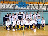 Starší žáci FC Hradec Králové se zlatými medailemi.