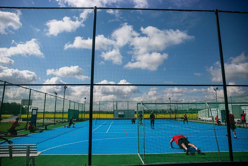 První letní trénink hokejistů Mountfieldu HK ve sportovním areálu ve Vysoké nad Labem.