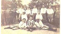 První dochované fotografie jsou z přátelského utkání roku 1921 mezi fotbalisty SK Městec Králové a SK Převýšov. Mužstvo ihned po svém založení dosahovalo velmi kvalitních výkonů a výsledků. Fotografie pochází z 20. let 20. století.