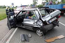 Ke střetu osobního a nákládního vozu došlu 2. června v obci Blešno na Královéhradecku. Nehoda se obešla bez vážných zranění.