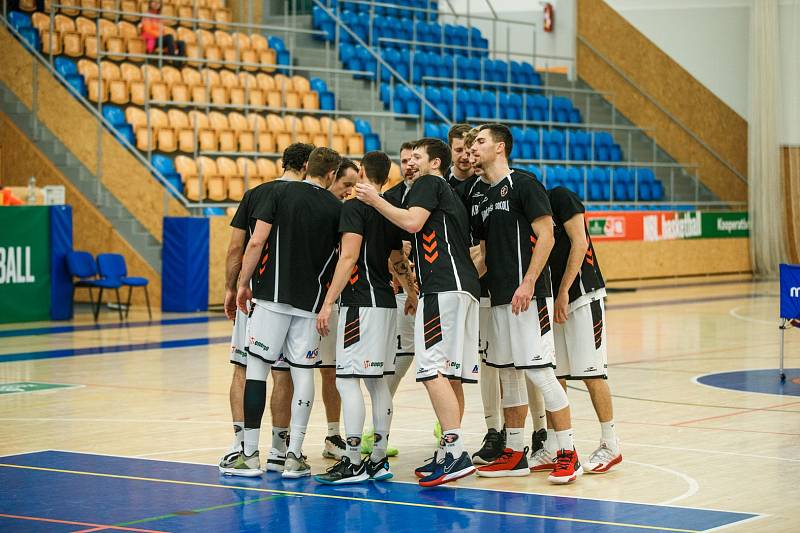 Český pohár basketbalistů - 1. osmifinále: Královští sokoli Hradec Králové - BK Olomoucko.