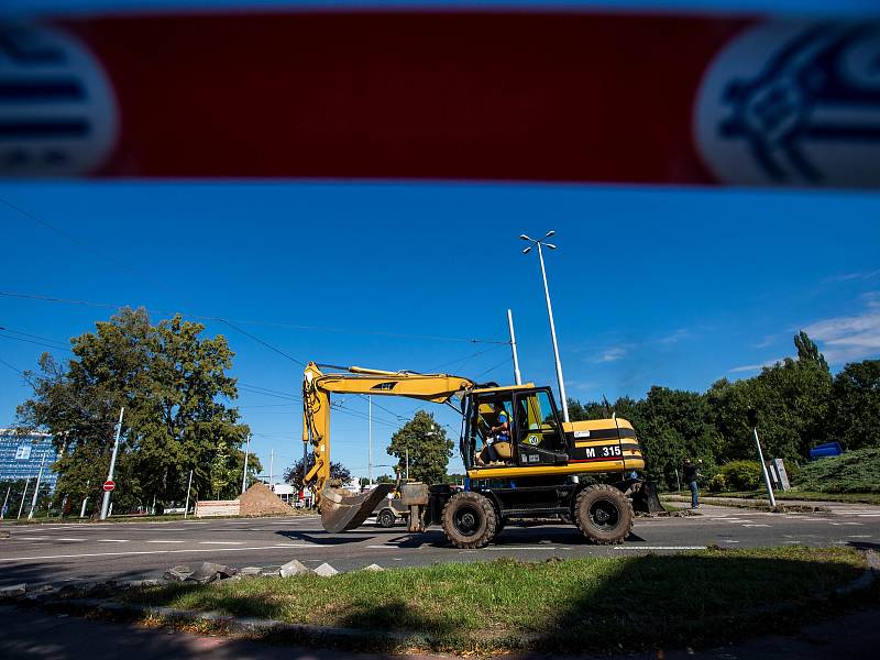 Oprava okružní křižovatky na ul. Brněnská v Hradci Králové.