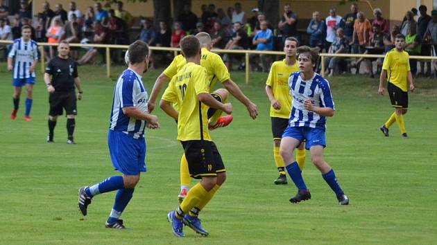 Fotbalisté Dolní Kalné odehráli oba své zápasy v nové sezoně na domácím hřišti. Nezískali však dosud ani jeden bod. Nyní vyrazí do Nové Paky.