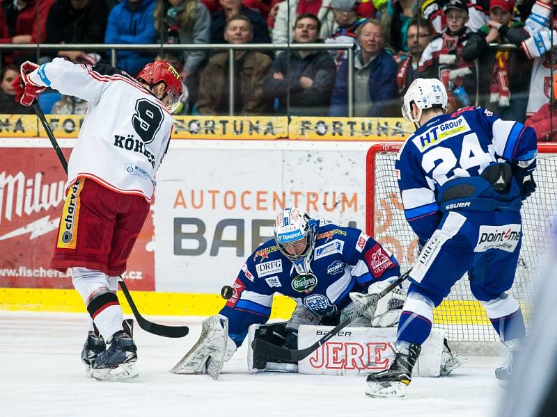 Semifinále Generali play off hokejové extraligy: Mountfield HK - HC Kometa Brno.