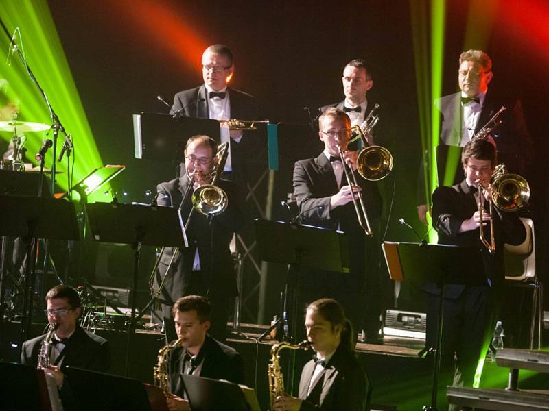 Orchestr Pirate Swing Band Jiřího Ševčíka v Kongresovém centru Aldis v Hradci Králové.