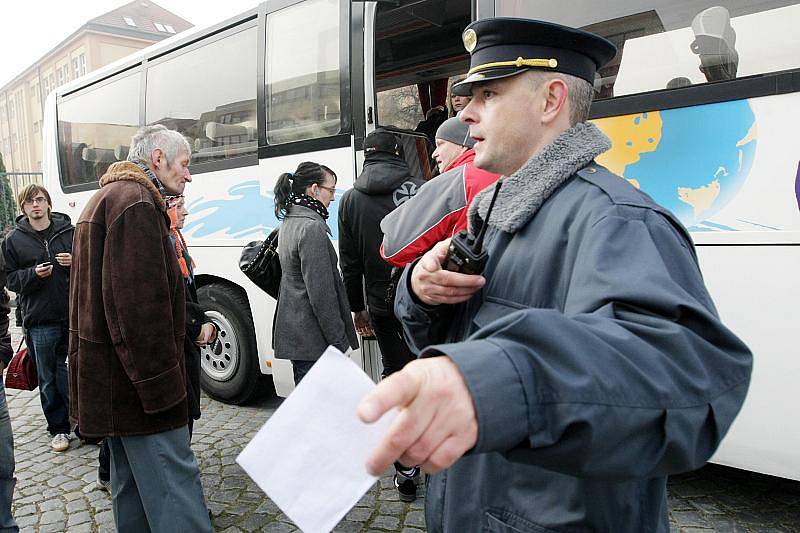 Výluka na železnici mezi Hradcem Králové a Pardubicemi.