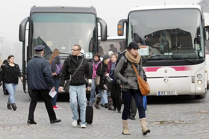 Výluka na železnici mezi Hradcem Králové a Pardubicemi.