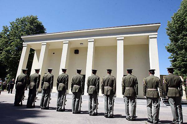 Předseda Okresního výboru Českého svazu  bojovníků za svobodu v Hradci Králové Vasil Chymčák zemřel v noci z 18. na 19. května ve věku 82 let