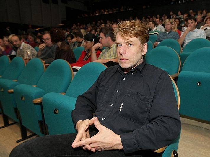 Premiéra filmu Tomáše Vorla Ulovit miliardáře v hradeckém kině Central ve čtvrtek 1. října 2009.