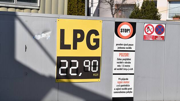 Do nebes rostoucí ceny benzínu a nafty oživily poptávku po přestavbách aut na LPG. Zkapalněný propan butan sice také zdražuje, ale stále stojí méně než polovinu.