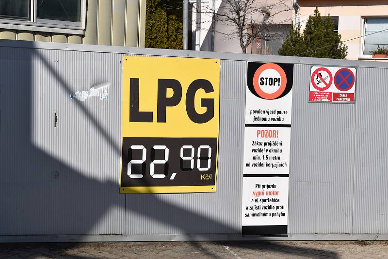 Do nebes rostoucí ceny benzínu a nafty oživily poptávku po přestavbách aut na LPG. Zkapalněný propan butan sice také zdražuje, ale stále stojí méně než polovinu.