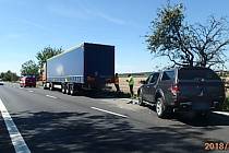 Dopravní nehoda osobního a nákladního automobilu u Holohlav.