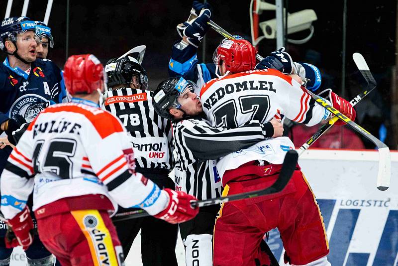 Hokejová extraliga: Mountfield HK - Bílí Tygři Liberec.