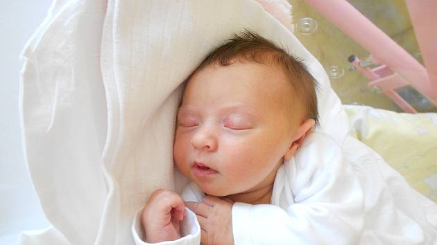 VALENTÝNA ŠTĚPÁNOVÁ poprvé spatřila světlo světa 29. října v 6.41 hodin. Měřila 49 cm a vážila 3920 g. Velkou radost udělala svým rodičům Karolíně a Janu Štěpánovým z Opočna. Tatínek to u porodu zvládl skvěle.