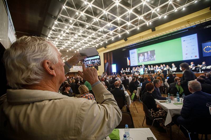 Konference v hradeckém Aldisu skončí v úterý.