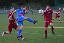 Náchodští fotbalisté (červení) prohráli v Benátkách nad Jizerou 2:0.