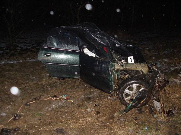 Smrtelná  nehoda u Urbanic. Na místě zemřel třiatřicetiletý řidič osobního vozidla Opel Vectra. 