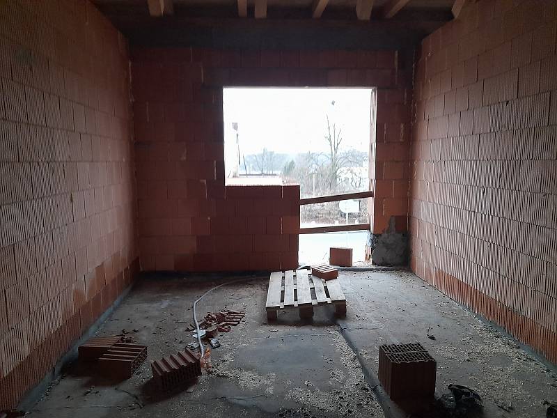 Stavební práce na novém úřadu jsou v Blešně v plném proudu.