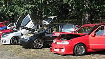 Druhý ročník setkání majitelů a příznivců upravovaných vozidel v Třebechovicích pod Orebem nabídl přehlídku více než 120 krasavců. Na place se objevily značky Audi, Hummer nebo také tradiční české fabie.
