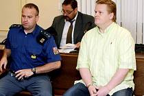 Trest odnětí svobody na pět až deset let hrozí dvěma mužům z Prahy, Tomáši Harantovi a Františku Dobešovi.