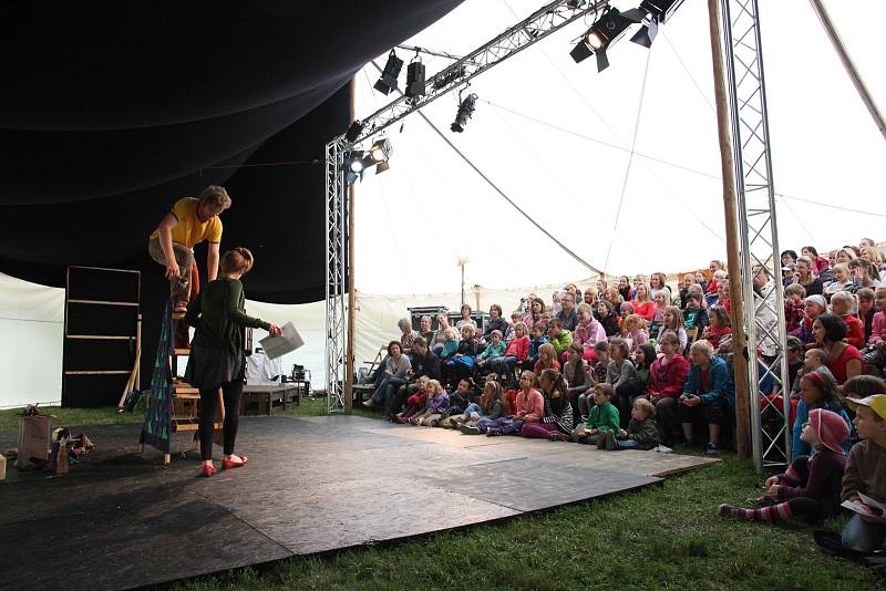 Open Air Program divadelního festivalu v Hradci Králové.