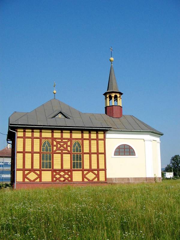 Hrázděná kaple v Kunčicích nad Labem.