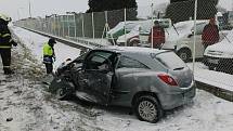 Smrtelná nehoda u Roudnice, při níž zemřel 85-letý řidič osobního vozu (15. 12. 2010).