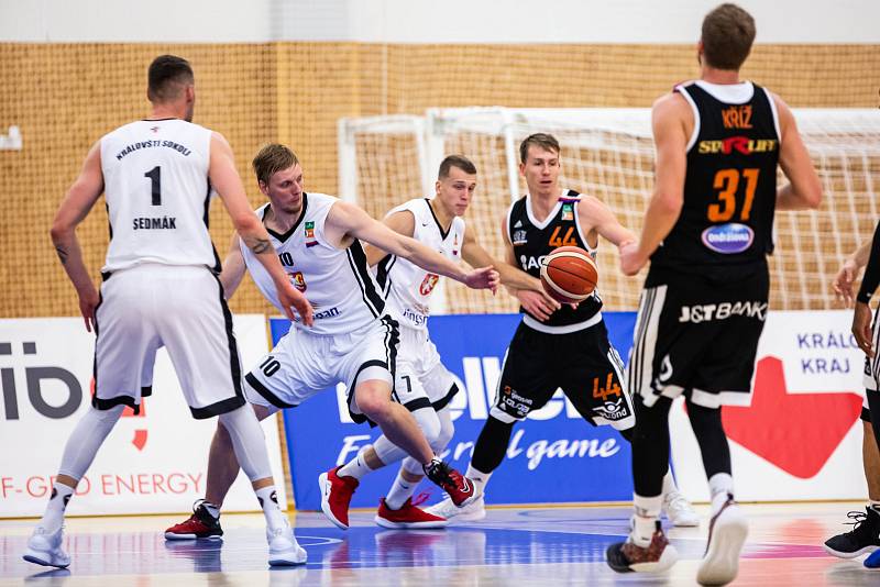 Kooperativa NBL: Královští sokoli - ČEZ Basketball Nymburk.