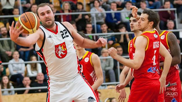 Basketbal mužů - 4. kolo Českého poháru: Sokol Hradec Králové 2 Pražské Předměstí - BK JIP Pardubice.