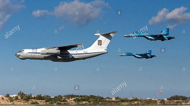 Přílet IL-76 / Su24 / Su27 Ukrainian Air Force na CIAF 2017