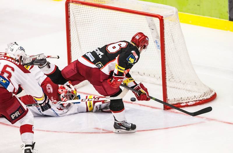 Hokejová extraliga: Mountfield HK - HC Slavia Praha.