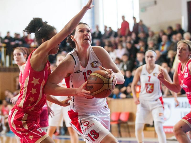 Ženská basketbalová liga - čtvrtfinále play off: TJ Sokol Hradec Králové - BLK Slavia Praha.