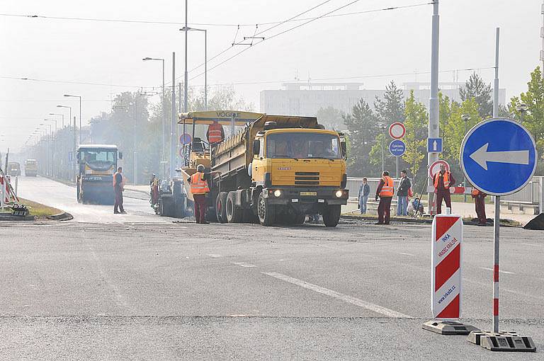 Oprava vozovky na Brněnské třídě, neděle 28. září 2008