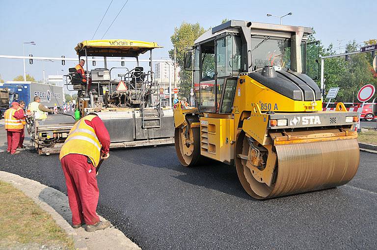 Oprava vozovky na Brněnské třídě, neděle 28. září 2008