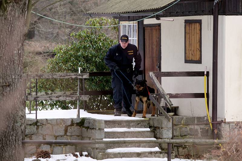 Policejní kontrola přes zimu opuštěných chat