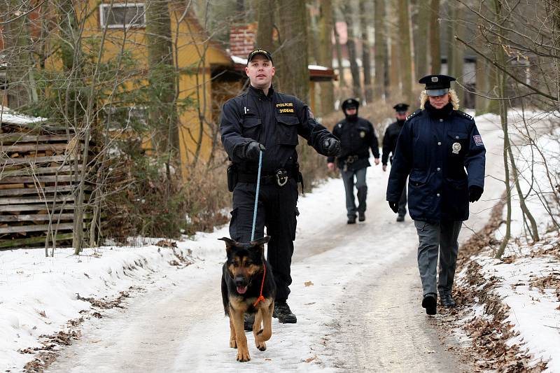 Policejní kontrola přes zimu opuštěných chat