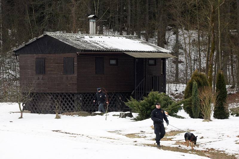 Policejní kontrola přes zimu opuštěných chat