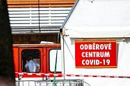 Odběrové místo pro případy podezření z nákazy koronavirem u Fakutlní nemocnice Hradec Králové.