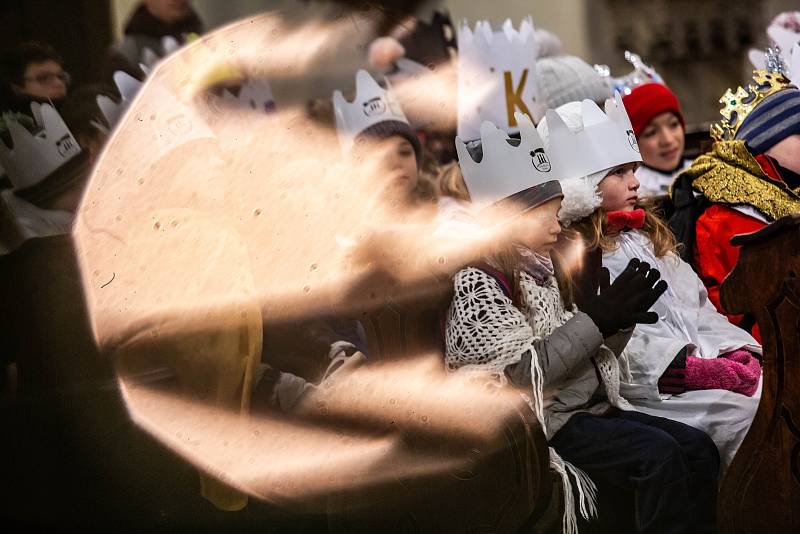 Žehnání třem králům v hradecké katedrále sv. Ducha.