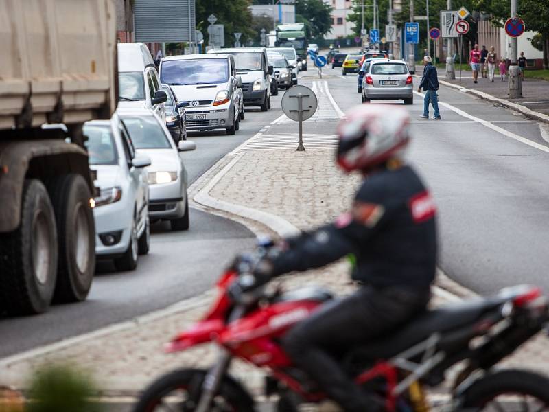 Uzavírka na hlavním silničním tahu do Polska v Náchodě.